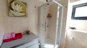 Appartement Luxe, 1 chambre, terrasse, vue jardin | Salle de bain