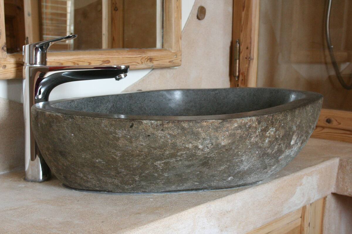 standard double room, non smoking | bathroom sink