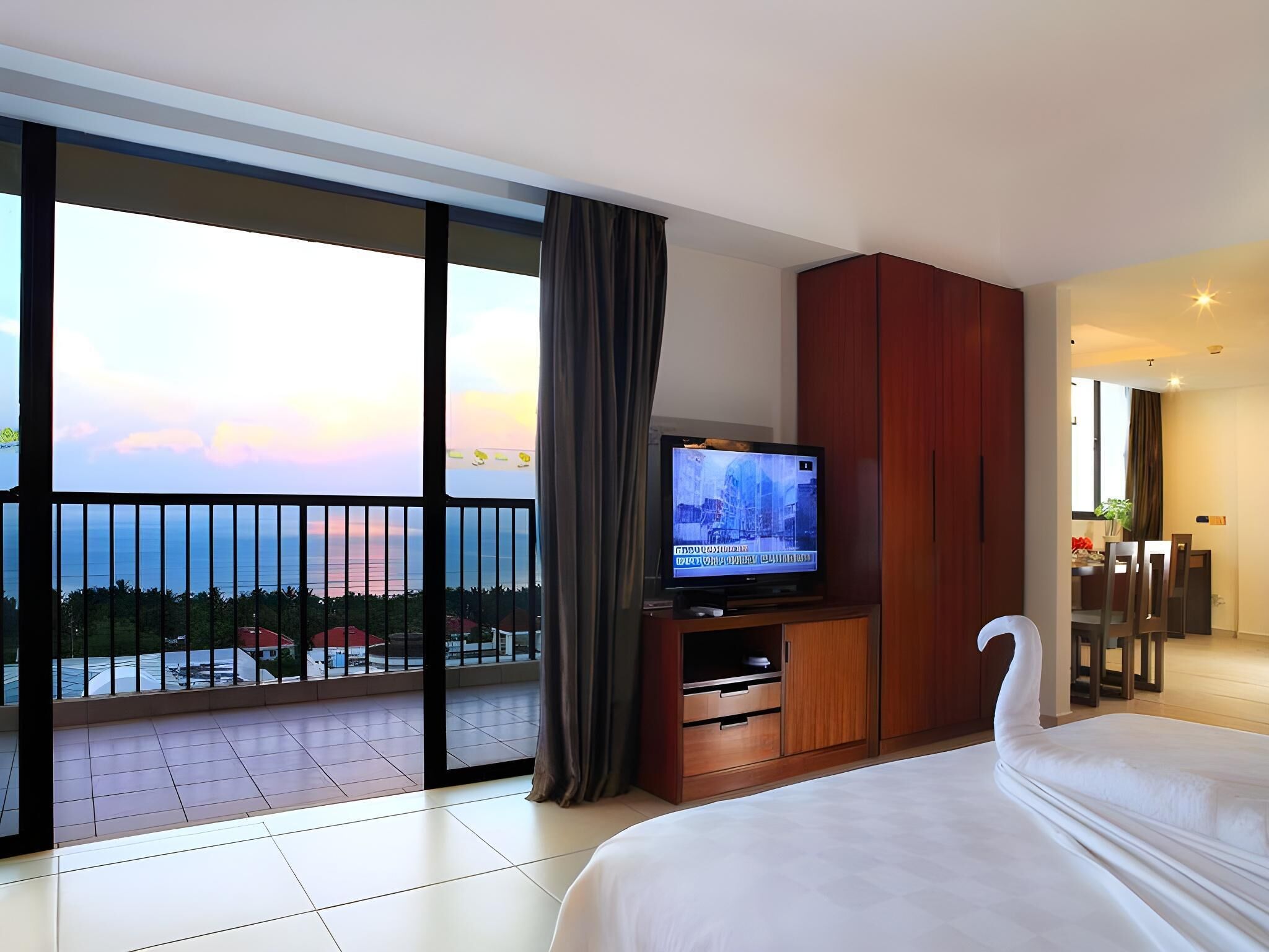 Minibar, desk, blackout drapes, free WiFi