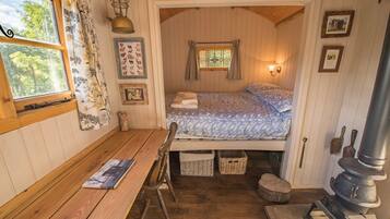 Cabin (Shepherds Hut - Swaledale) | Desk, bed sheets