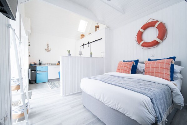 Double Room, 1 Bedroom, Private Bathroom | Individually decorated, individually furnished, laptop workspace - The Foresters Guest House (Inverkip)