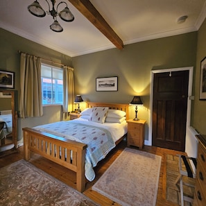 Chambre Double, 1 trÚs grand lit, salle de bains attenante (Superior King) | Draps en coton égyptien, literie de qualité supérieure