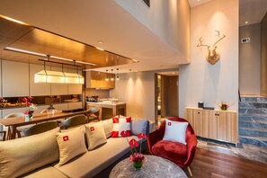 Club Duplex King Room  | Private kitchen