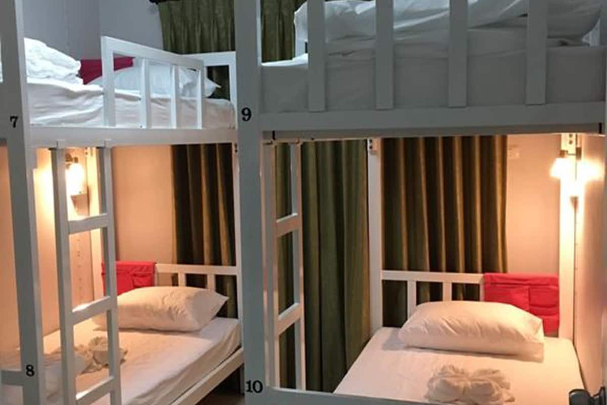 4-Mixed Shared Dormitory | Peti besi dalam bilik, kalis bunyi, Wi-fi percuma, cadar katil
