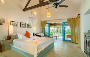 Huone | Ylelliset vuodevaatteet, minibaari, työpöytä, ilmainen Wi-Fi