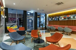 Lobby-lounge