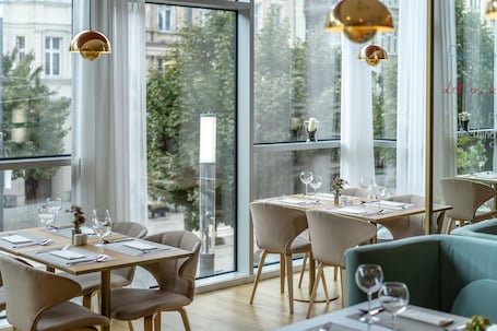 Breakfast, lunch, dinner served; Modern European cuisine