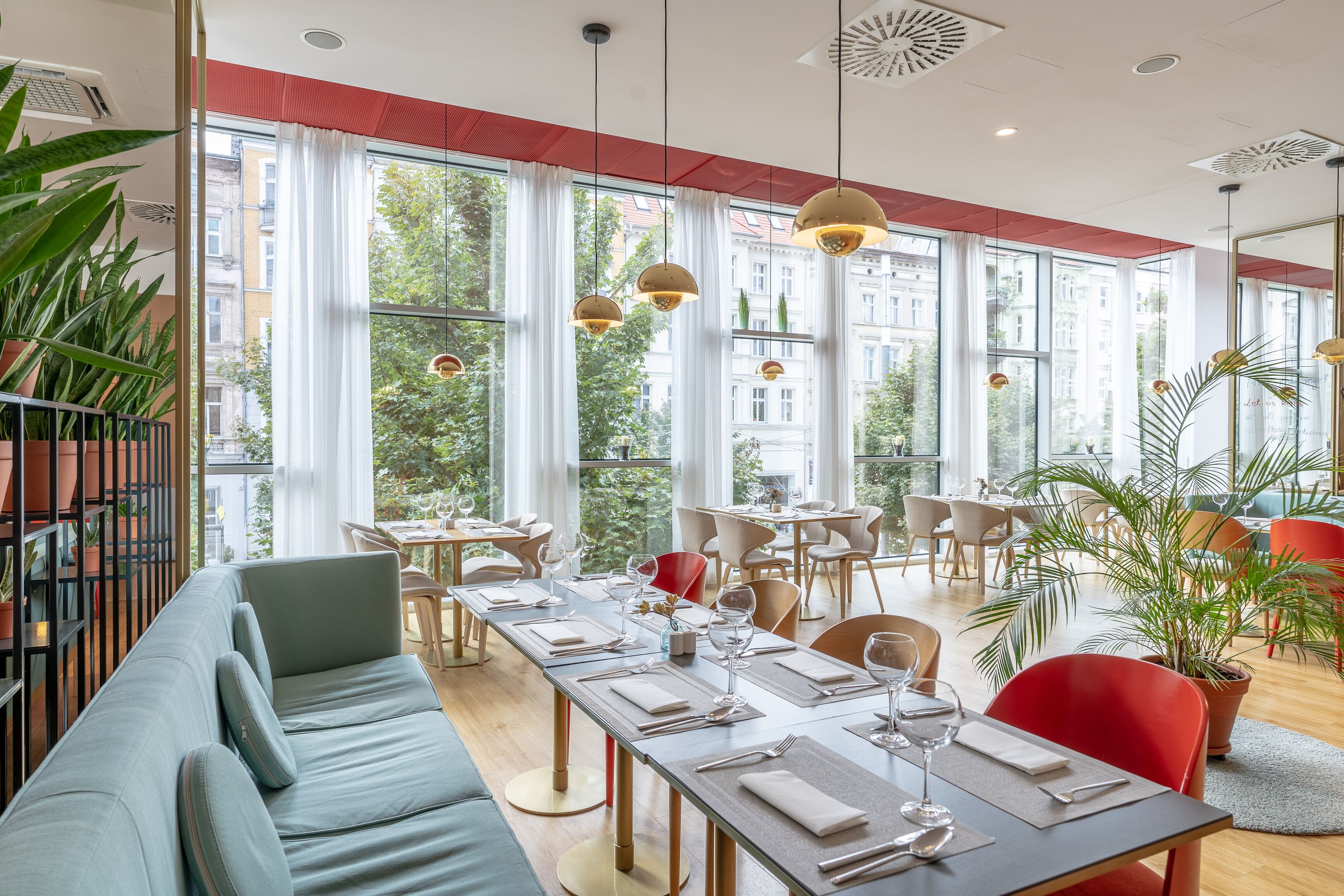 daily buffet breakfast (pln 65 per person)