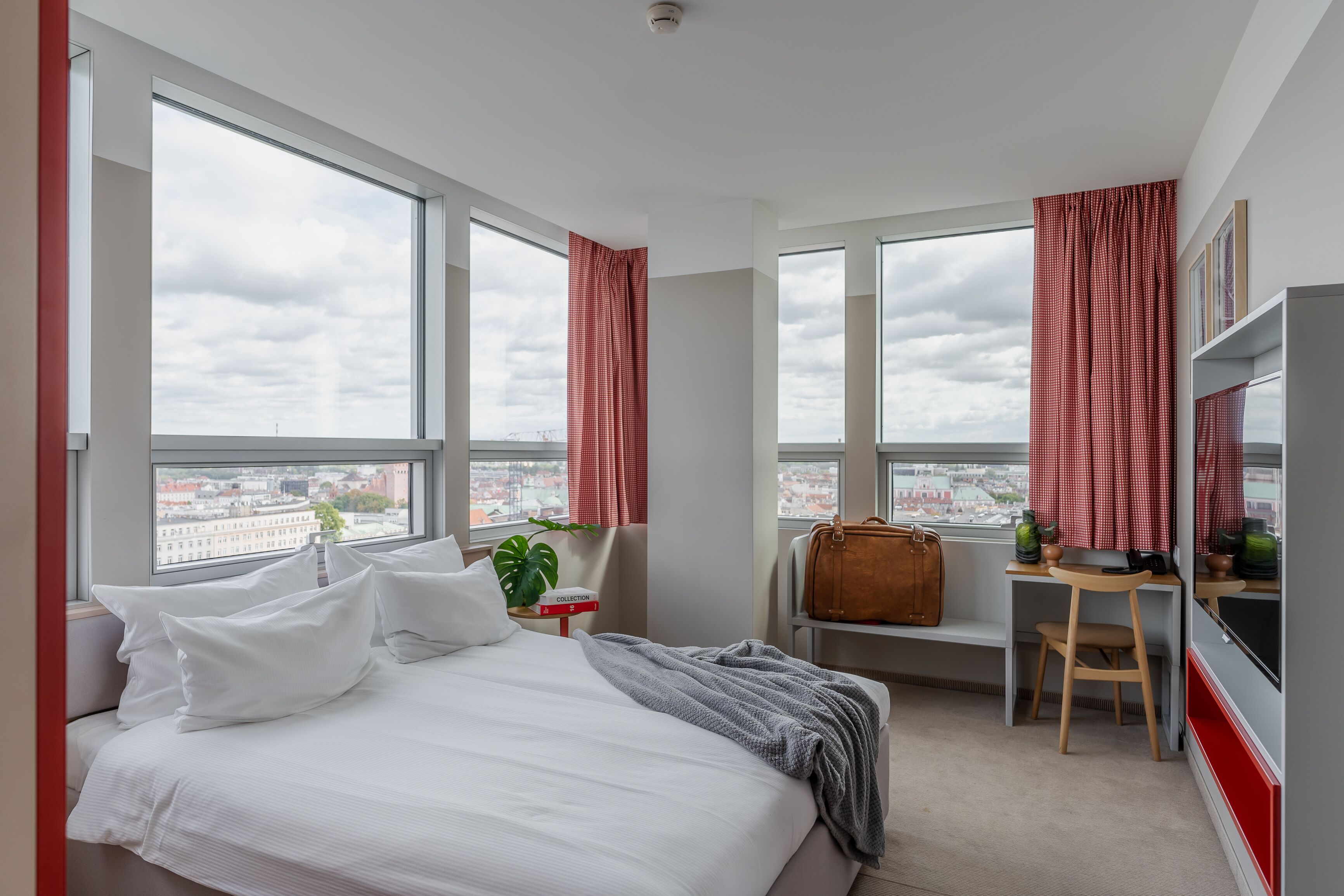 1 bedroom, in-room safe, desk, laptop workspace