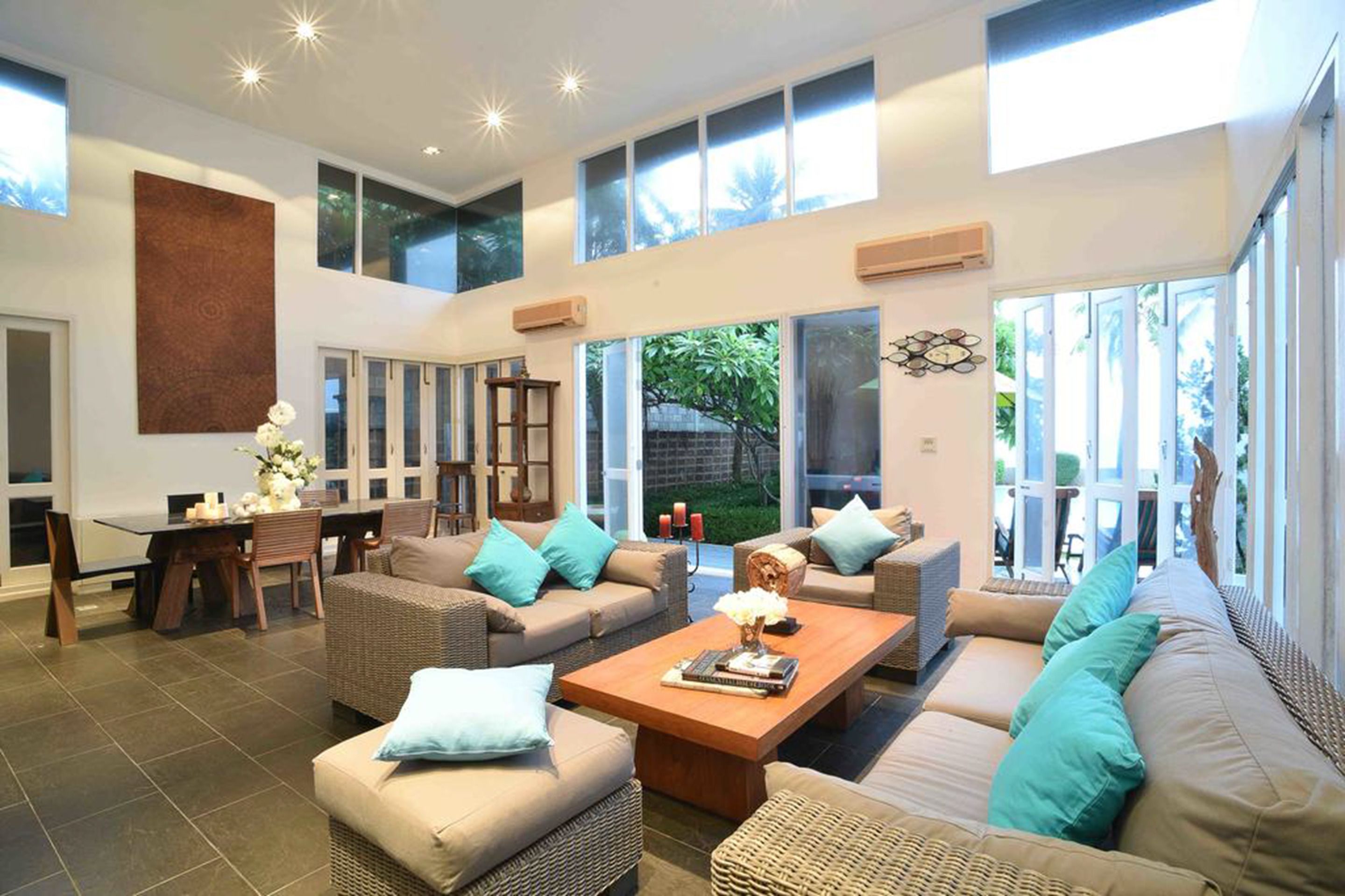 3-Bedroom Villa | Living area | 32-inch flat-screen TV with cable channels, TV