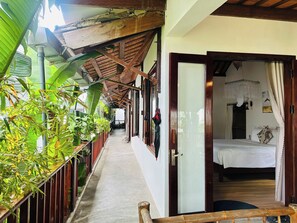 Hypo-allergenic bedding, minibar, desk, laptop workspace - An Bang Little Family (Da Nang)