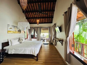 Hypo-allergenic bedding, minibar, desk, laptop workspace - An Bang Little Family (Da Nang)