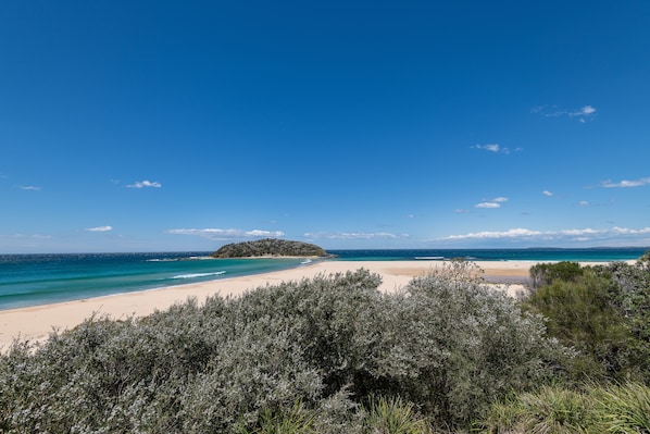 Beach nearby - Holiday Haven Lake Tabourie (Lake Tabourie)