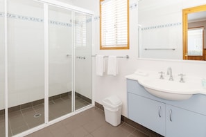 Bathroom - Holiday Haven Lake Tabourie (Lake Tabourie)