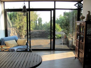 Suite, Terraza | Área de sala de estar | Televisión de pantalla plana y Netflix 