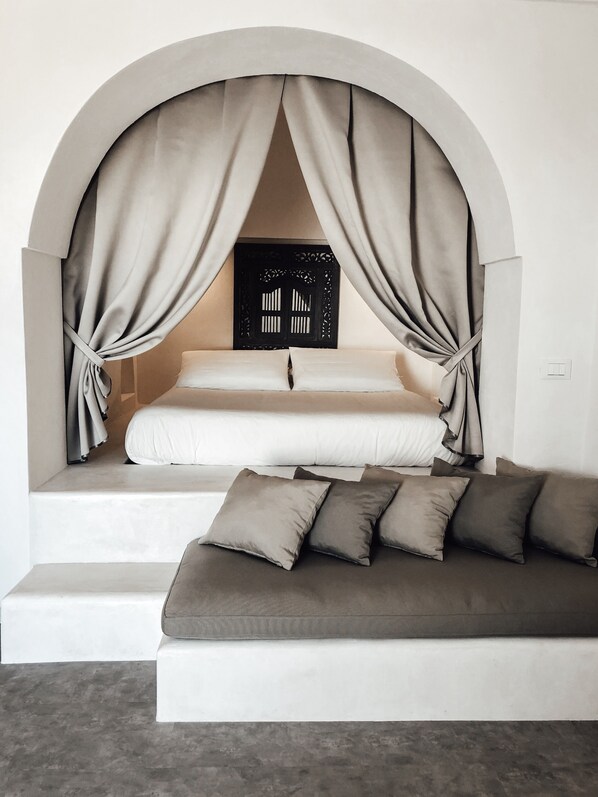 Suite Deluxe | 1 chambre, matelas mémoire de forme, minibar, bureau