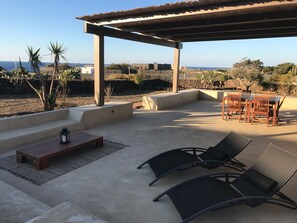 Suite de lujo, Terraza | 1 habitación, camas con efecto memoria, minibar y escritorio 