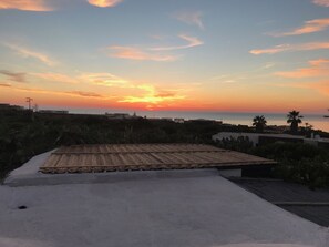 Suite, Terraza | Vista a la playa o el mar