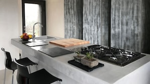 Luxury Suite, Terrace | Private kitchenette | Full-sized fridge, oven, stovetop, electric kettle - I Dammusini di Pantelleria (Pantelleria)
