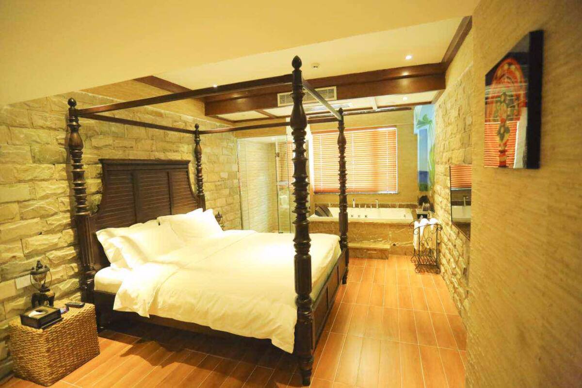 Superior Queen Room -A | Desk, blackout curtains, free WiFi