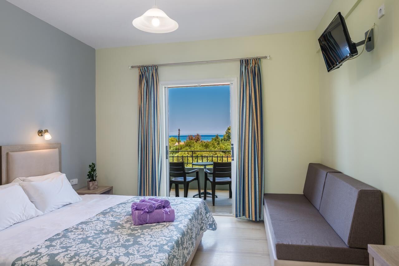 セーフティボックス (室内)、ベビーベッド (無料)、WiFi (無料)、ベッドシーツ