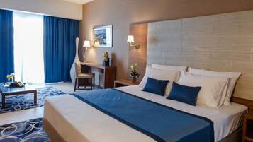 Minibar, safe på rommet, strykejern/-brett og wi-fi (inkludert)