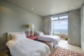 King or Twin Room with Sea View | Premium bedding, free WiFi - 10 Elf Beach House (Glentana)