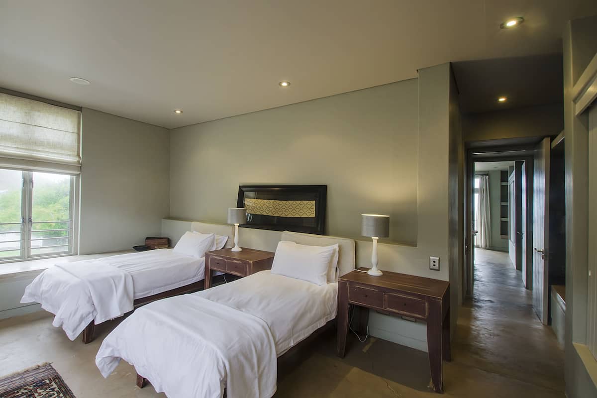King or Twin with Mountain View | Ropa de cama de alta calidad y wifi gratis