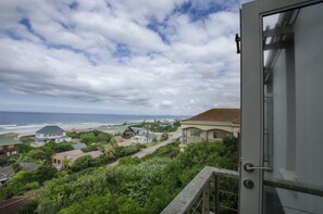 View from property - 10 Elf Beach House (Glentana)