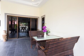Terrace/patio - The Tropical Jomtien Pool Villa (Pattaya)
