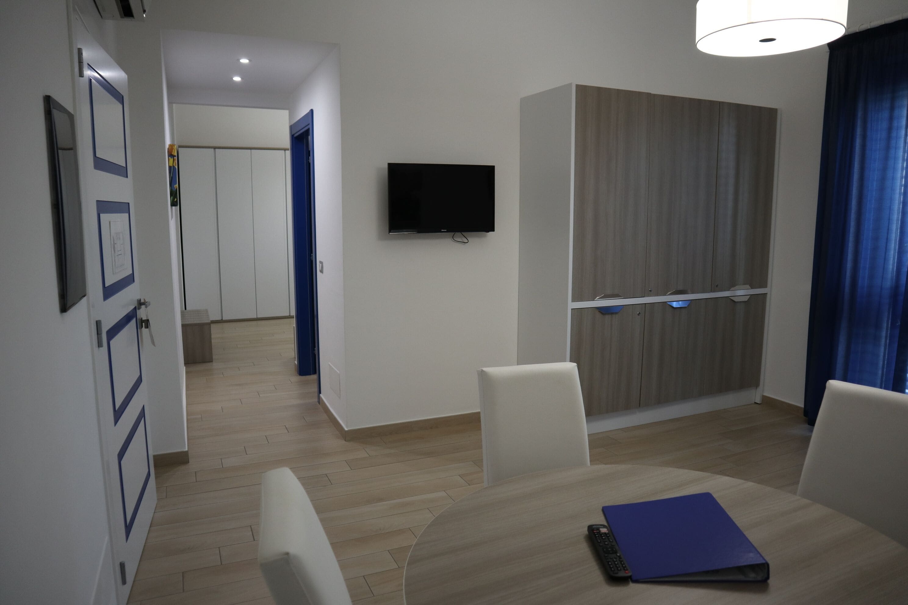 Suite – junior | Safe på rommet, skrivebord, lydisolert og barnesenger