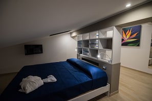 In-room safe, desk, soundproofing, cots/infant beds