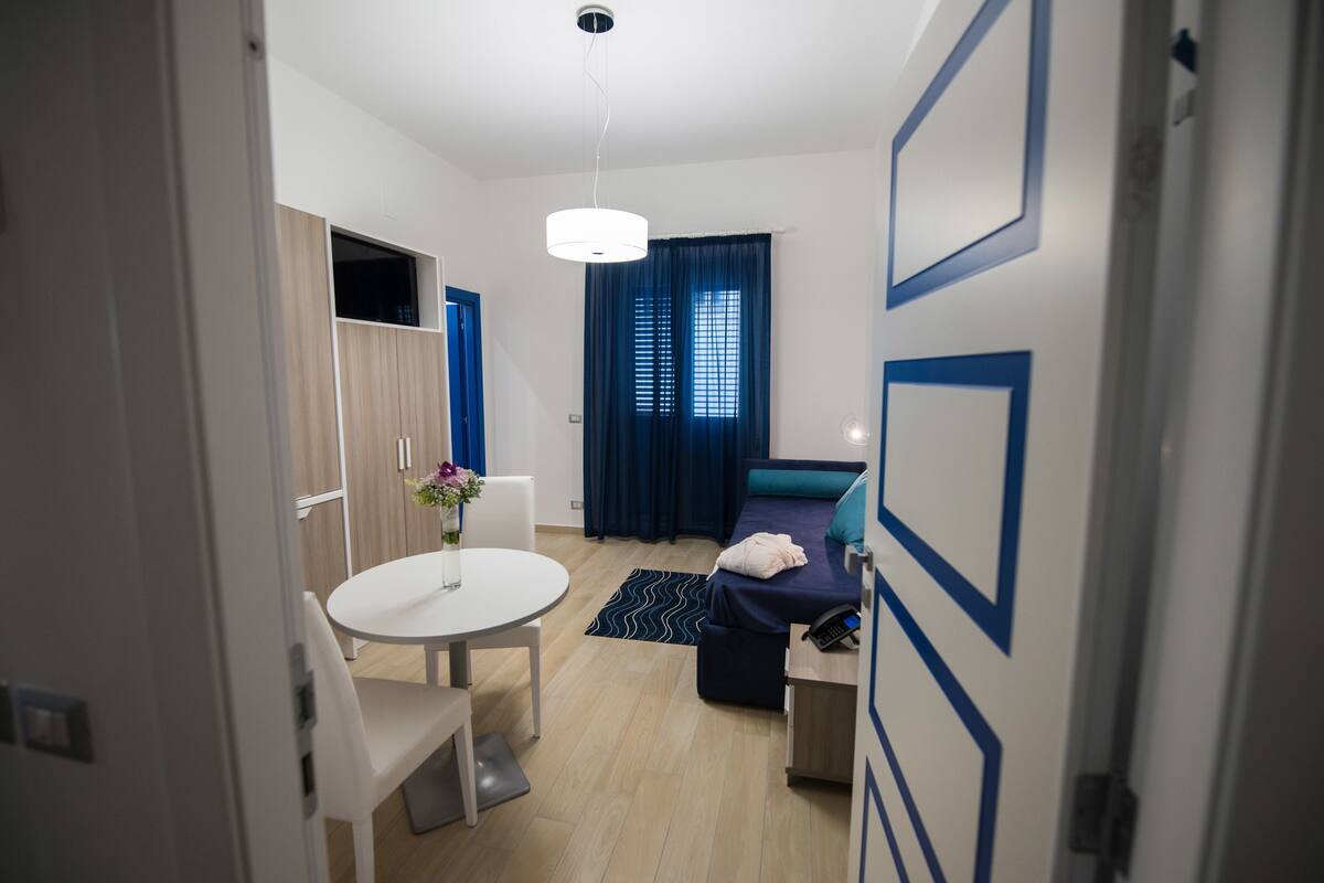 Zimmersafe, Schreibtisch, schallisolierte Zimmer, Babybetten