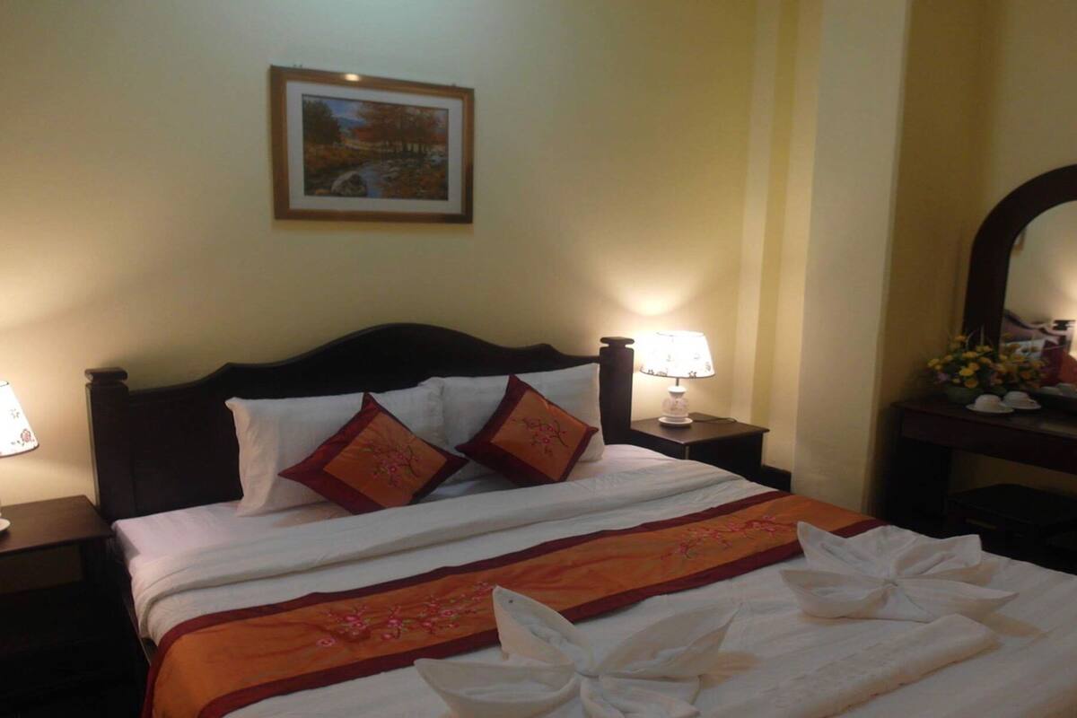 In-room safe, desk, free WiFi