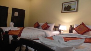 Superior Triple Room | Värdeförvaringsskåp på rummet, skrivbord och gratis wi-fi