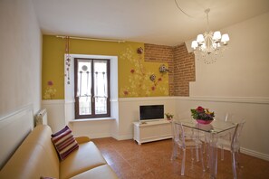 Appartement, 1 chambre | Salle de séjour