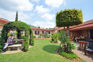 Property grounds - Valley View Guest House (Moses Kotane)