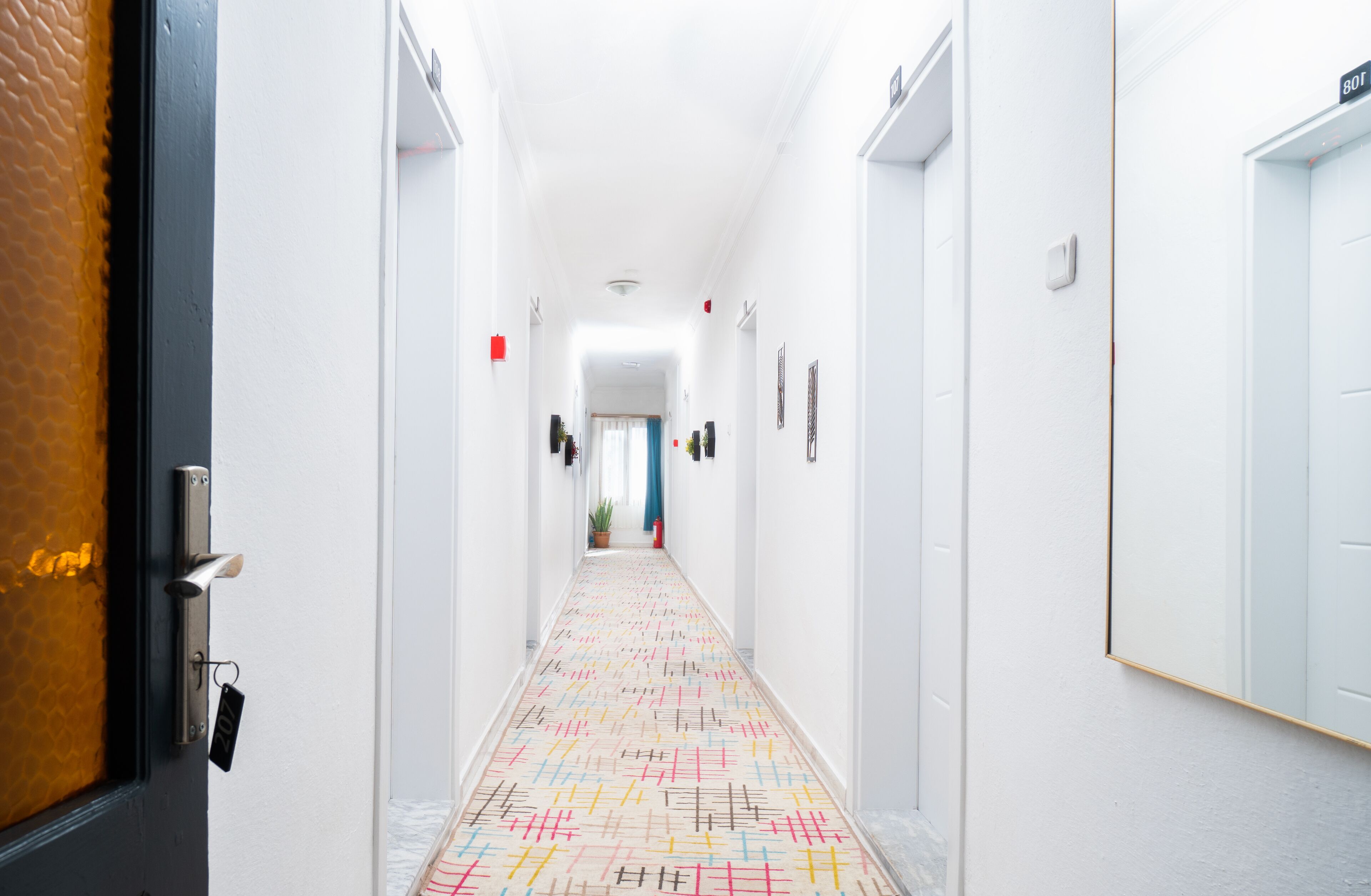 1 bedroom, desk, laptop workspace, soundproofing