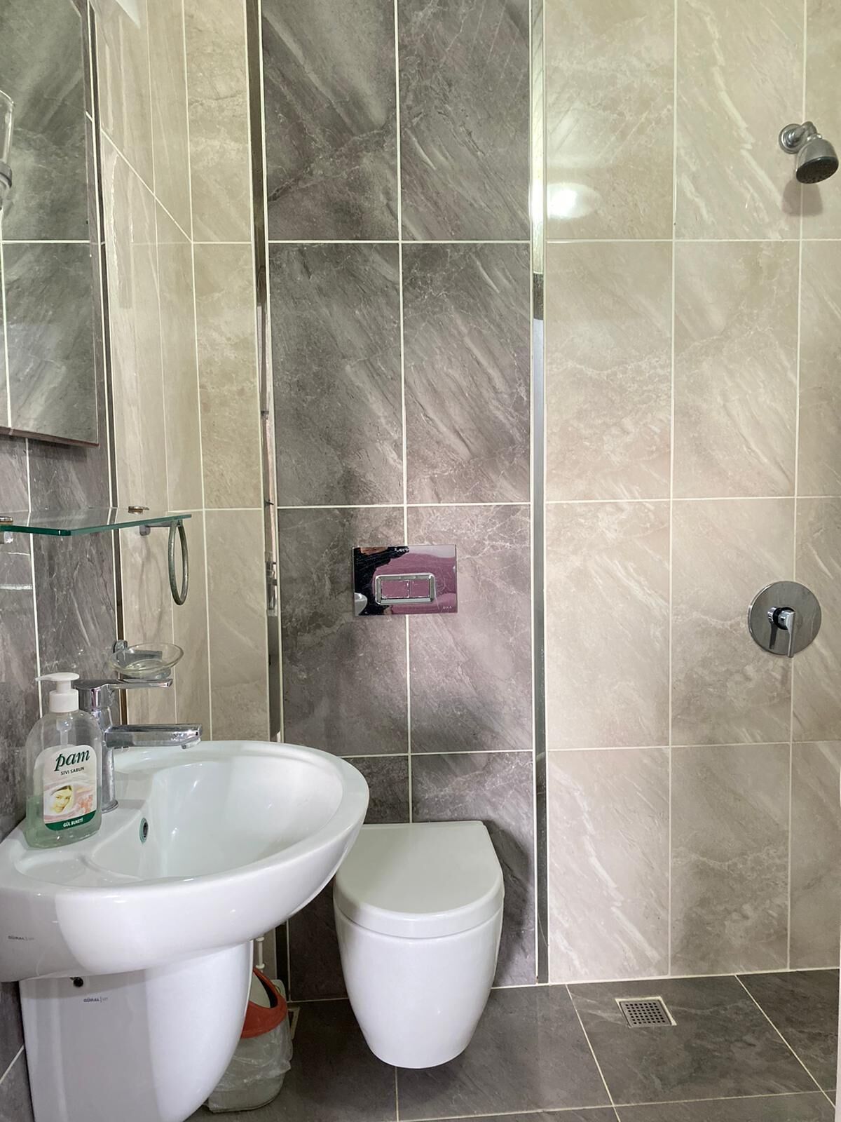 apartment | bathroom | shower, free toiletries, hair dryer, towels