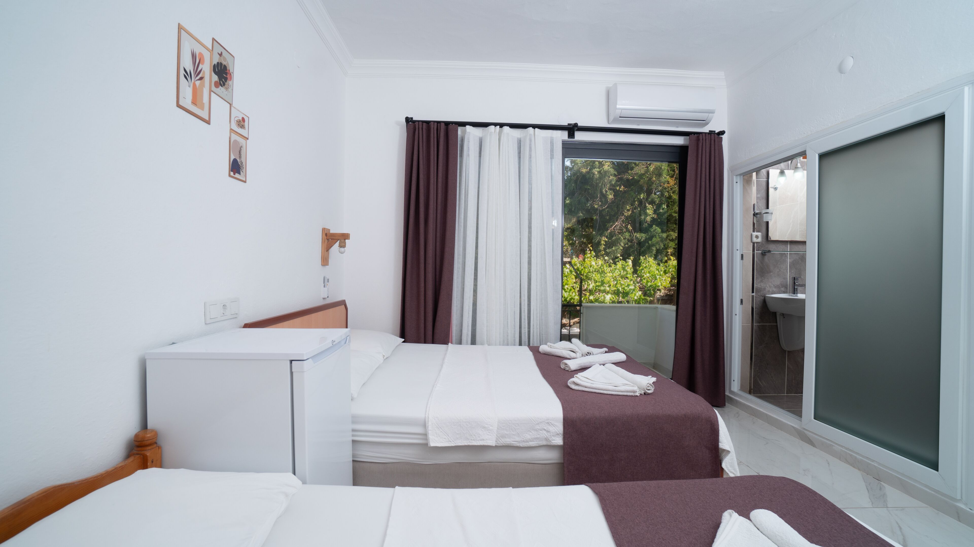 panoramic triple room | 1 bedroom, desk, laptop workspace, soundproofing