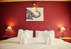 Eenvoudige kamer, 1 twee- of 2 eenpersoonsbedden | Een kluis op de kamer, een bureau, gratis wifi