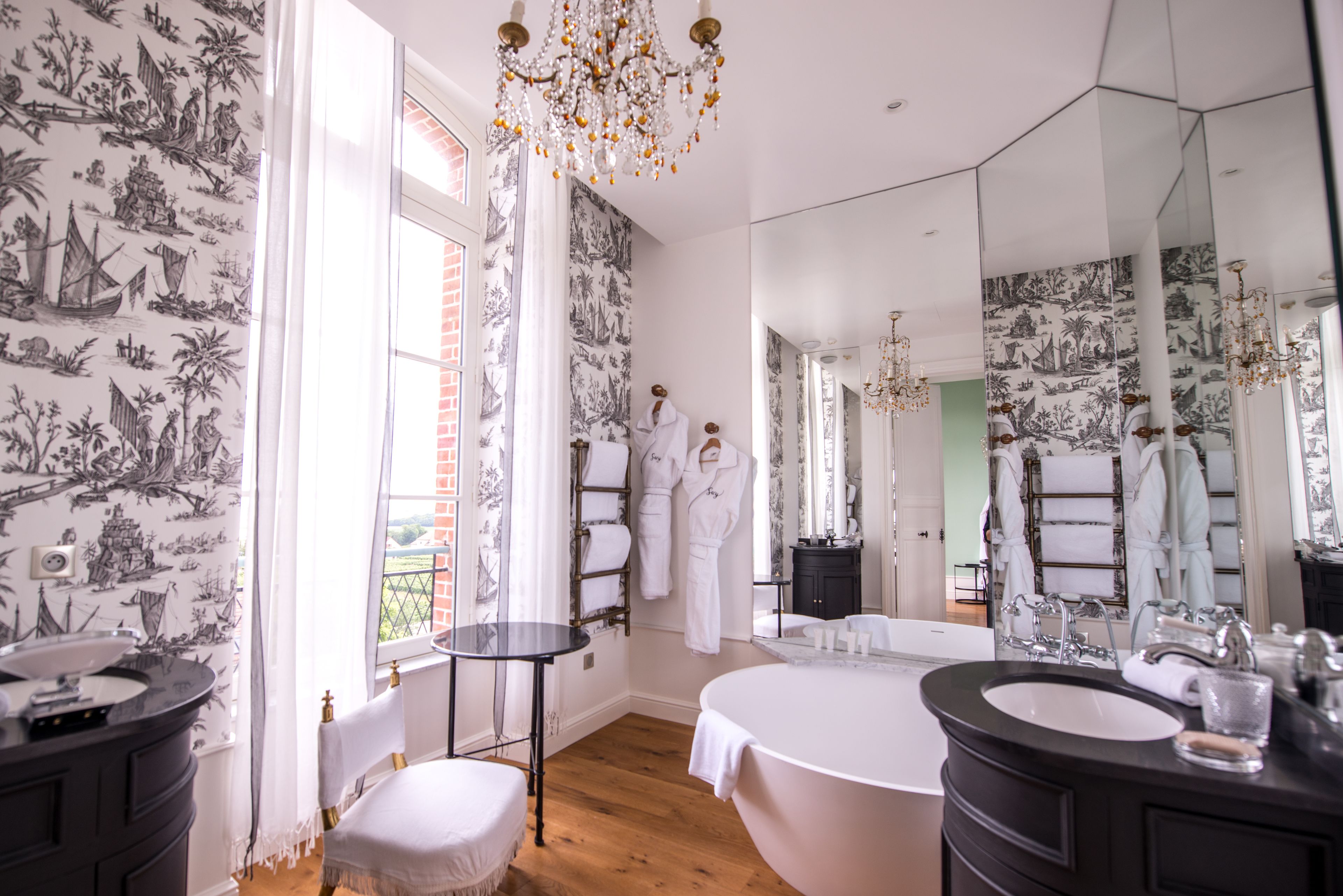 deluxe double or twin room | desk, soundproofing, iron/ironing board, free cots/infant beds