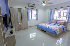 5-Bedroom Private Pool Villa | 5 bedrooms, in-room safe, desk, rollaway beds - The Jomtien Modern Pool Villa (Pattaya)