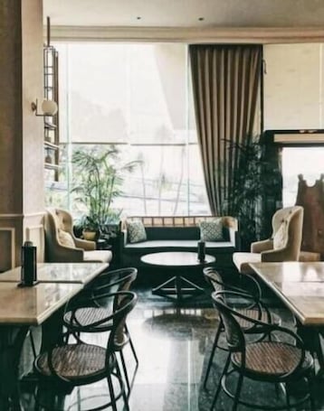 Restaurant. Brava Suites by ZIA Surabaya