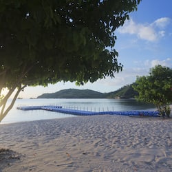 Am Strand, weißer Sandstrand, Schnorcheln