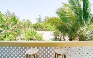 Deluxe Room, Balcony, Sea View | Balcony - Vu Nhi Homestay (Da Nang)