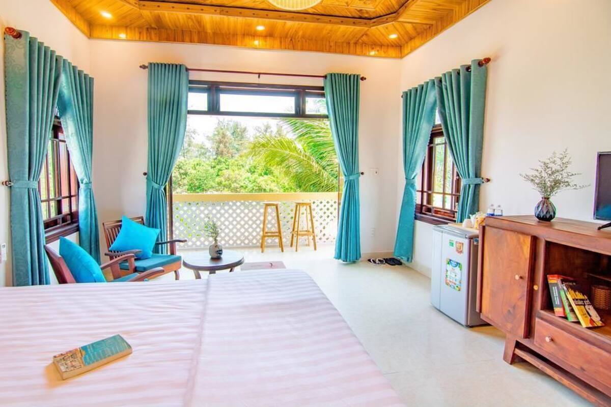 Deluxe Room, Balcony, Sea View | Minibar, desk, soundproofing, WiFi (free)