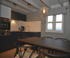 Cabin, Beachfront | Cocina privada | Frigorífico, horno, placa de cocina y lavavajillas