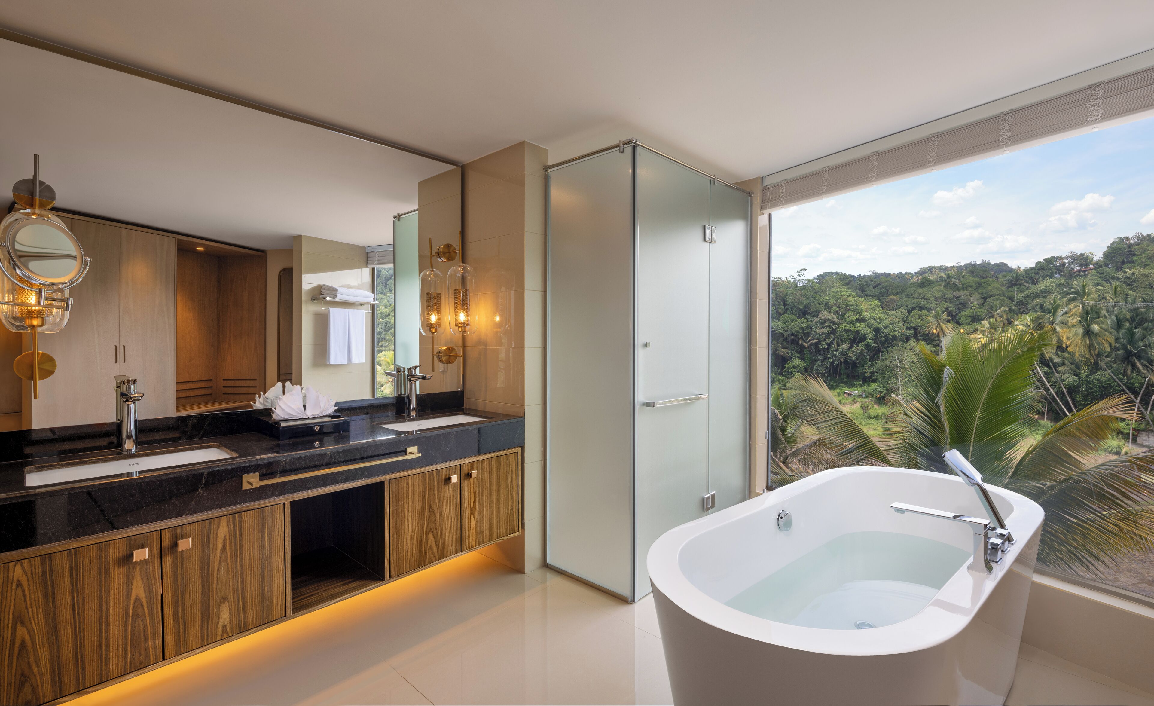 executive suite | bathroom | separate bathtub and shower, deep-soaking bathtub, rainfall showerhead