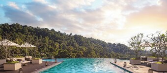 The Golden Crown Hotel